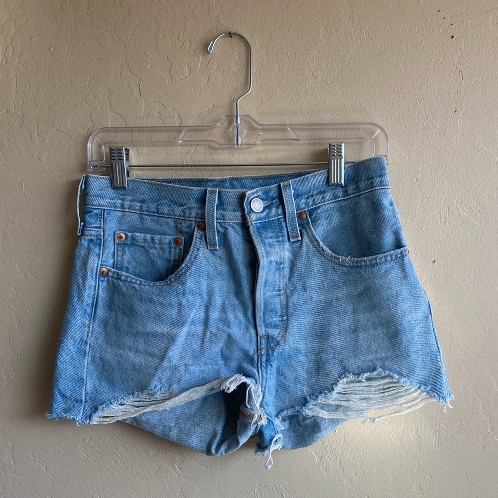 Levi’s 501 Shorts - light wash Size 26